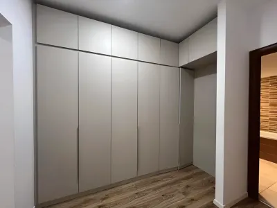 inchiriere apartament Sector 2, București living podea din lemn